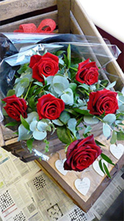 6 red roses - 