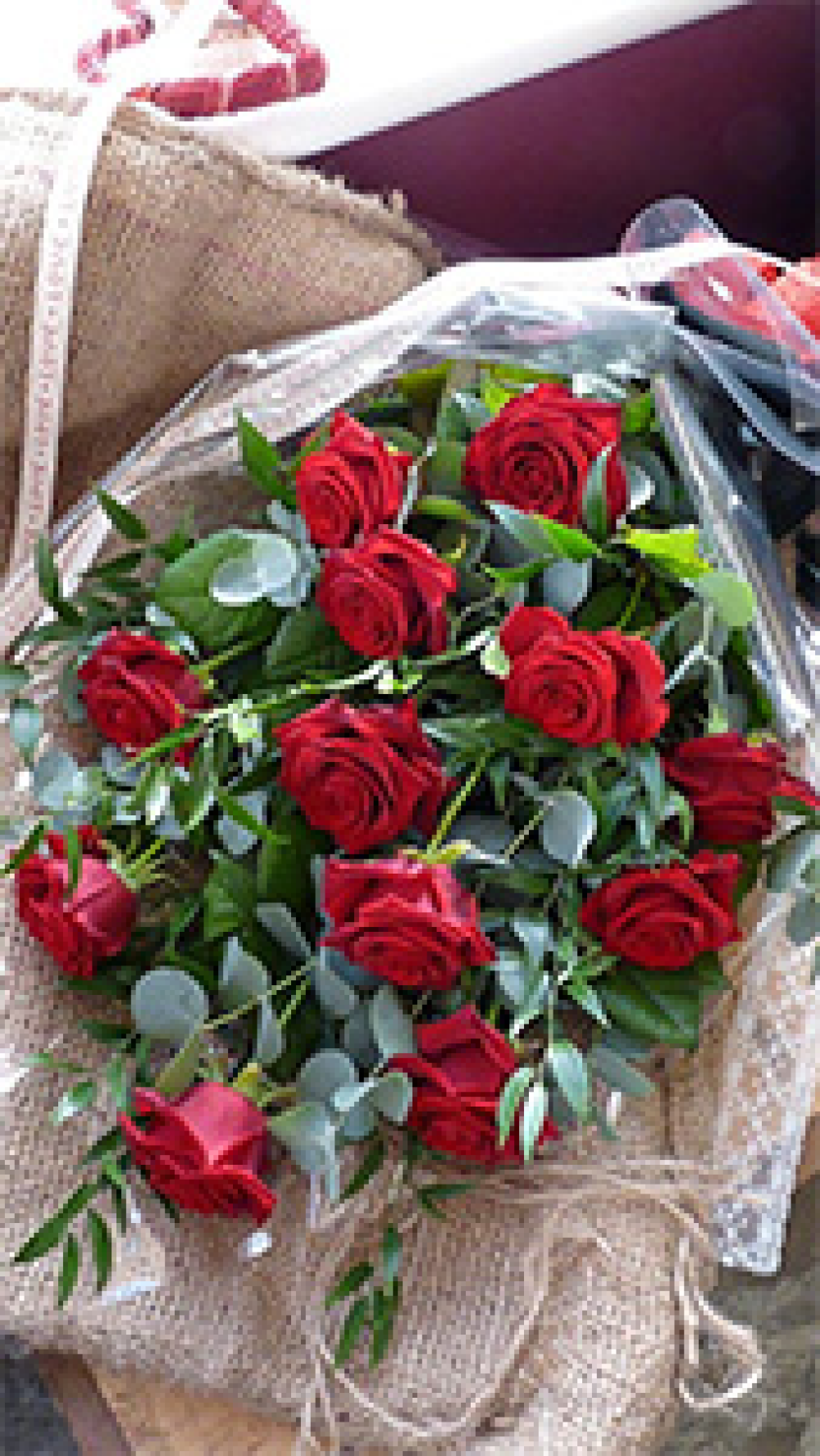 12 red roses
